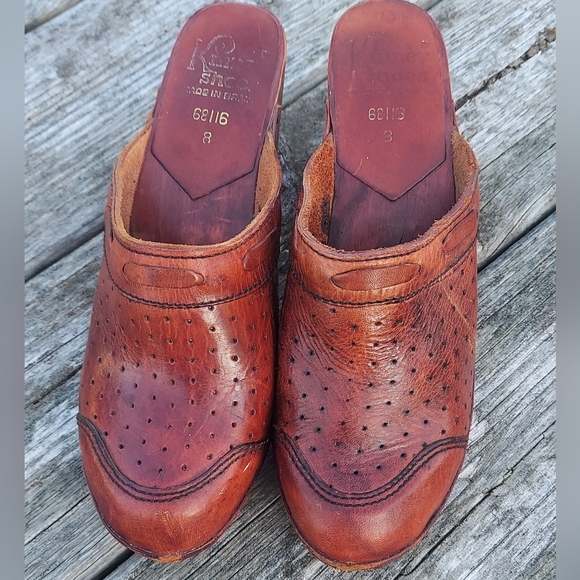 Kinney shoes Shoes - Vintage 70's Kinney shoes . wooden leather clogs. Size 8